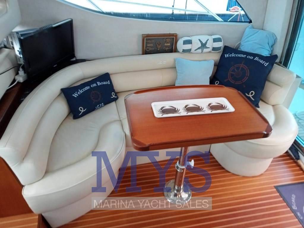 Galeon 390 fly