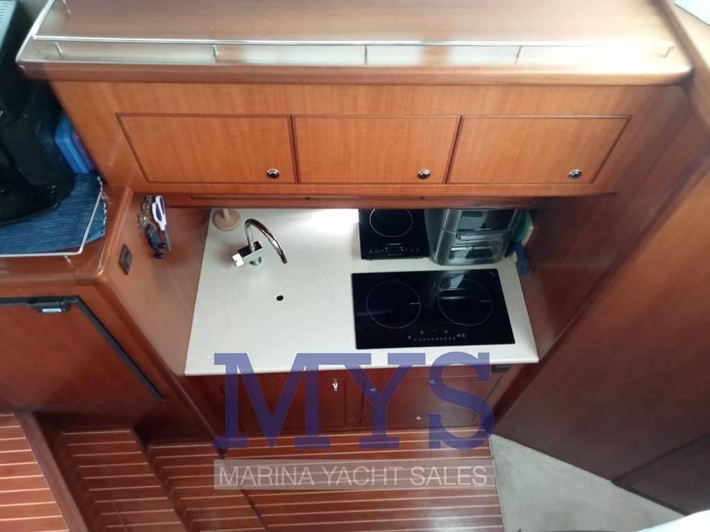 Galeon 390 fly