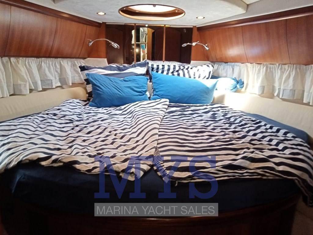 Galeon 390 fly