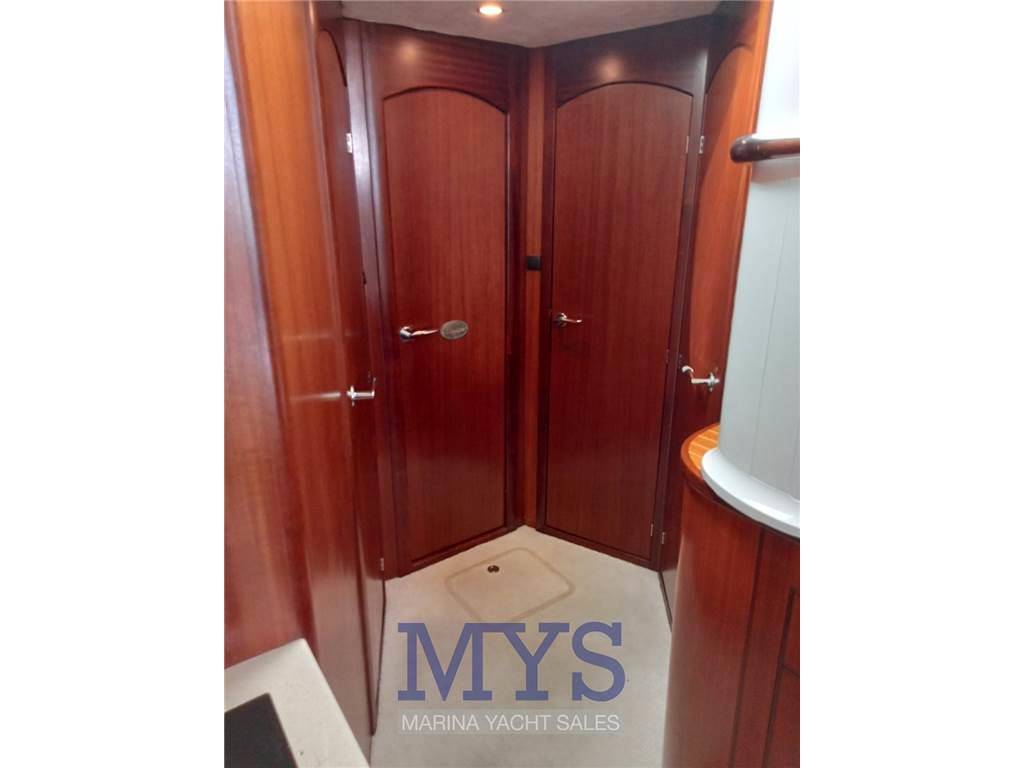 Galeon 390 fly
