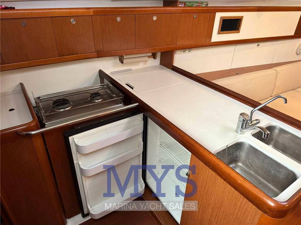 Beneteau Oceanis 37