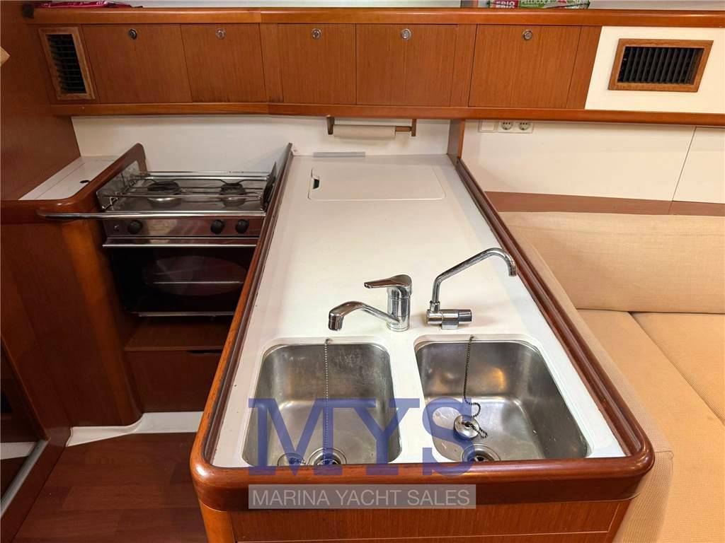 Beneteau Oceanis 37