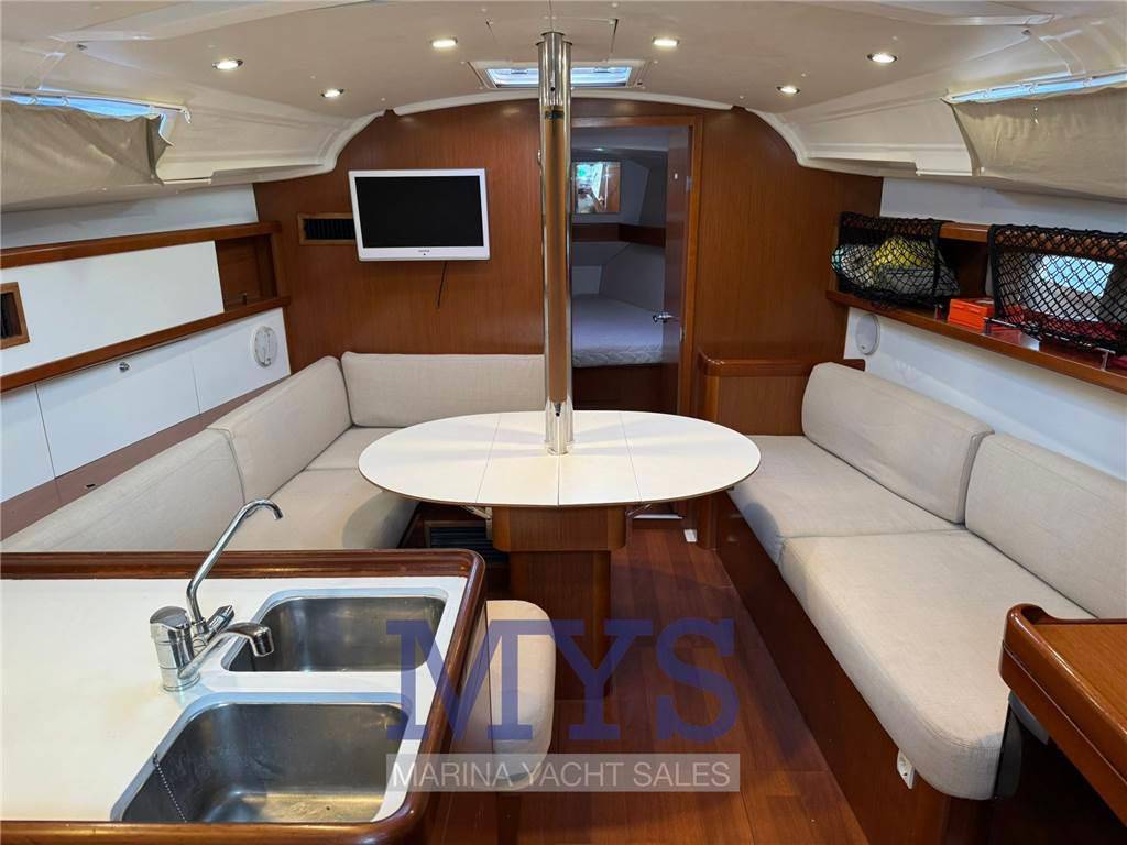 Beneteau Oceanis 37