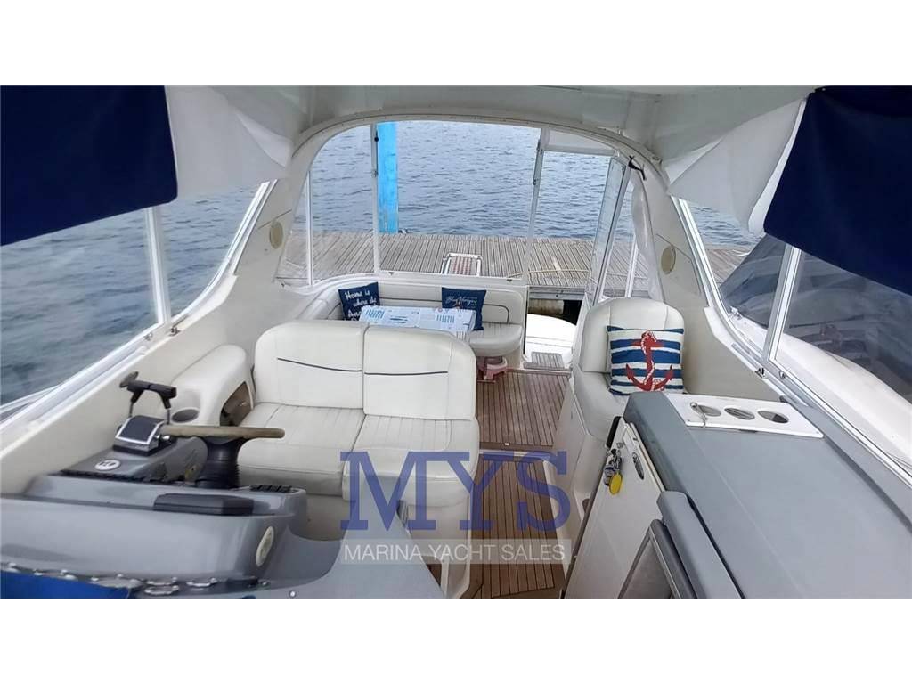 Bayliner 305