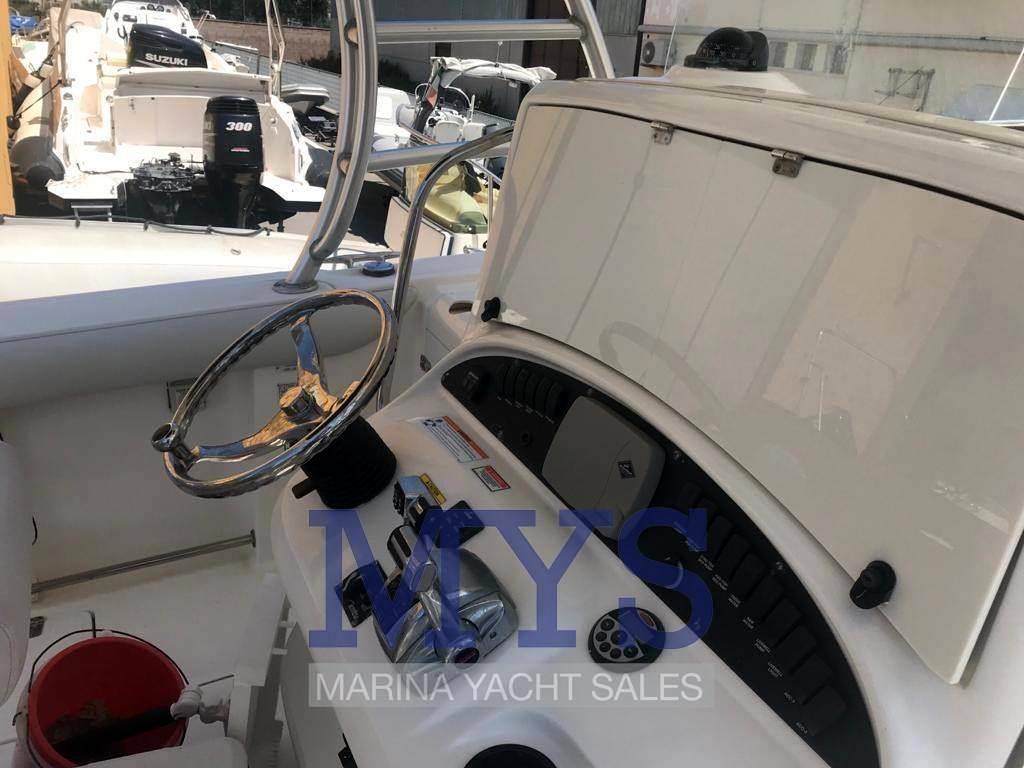 Boston whaler Outrage 320