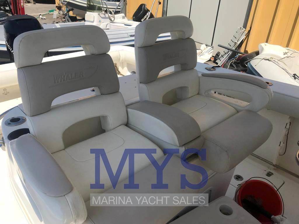 Boston whaler Outrage 320