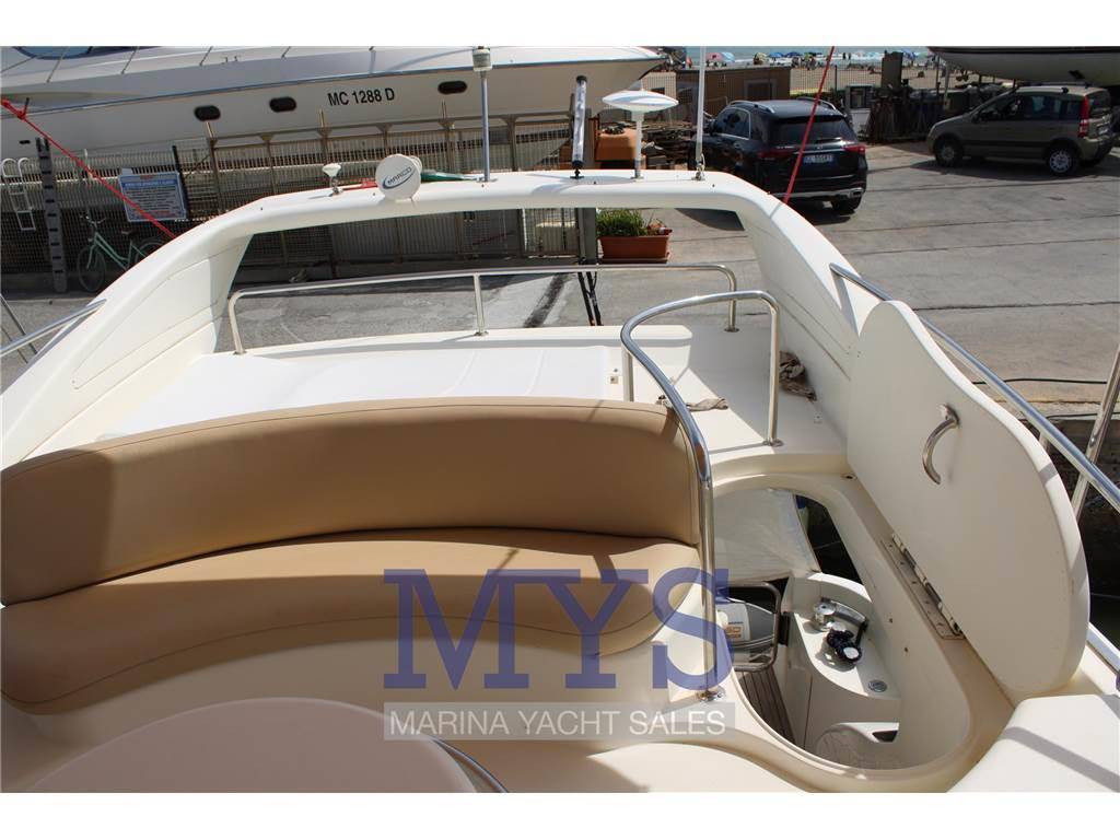 Azimut 46