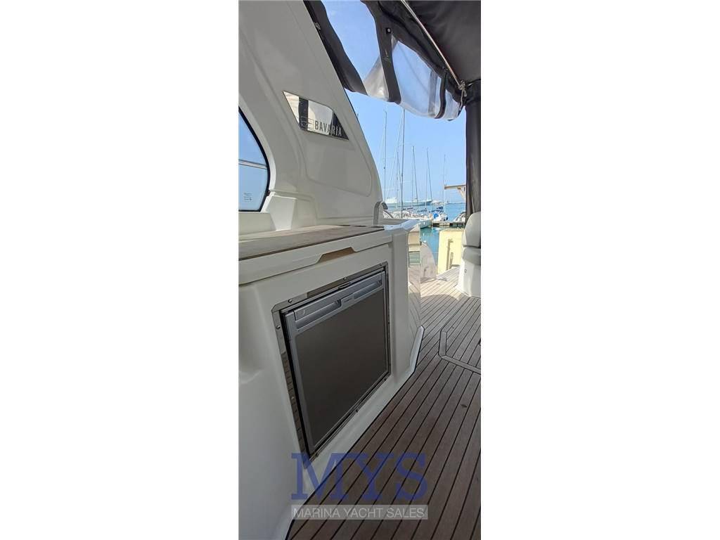 Bavaria S 33 hard top
