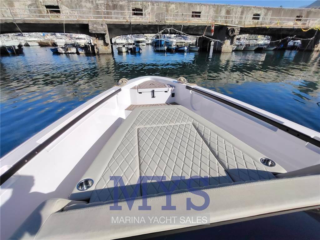 Virtue yachts V10 top