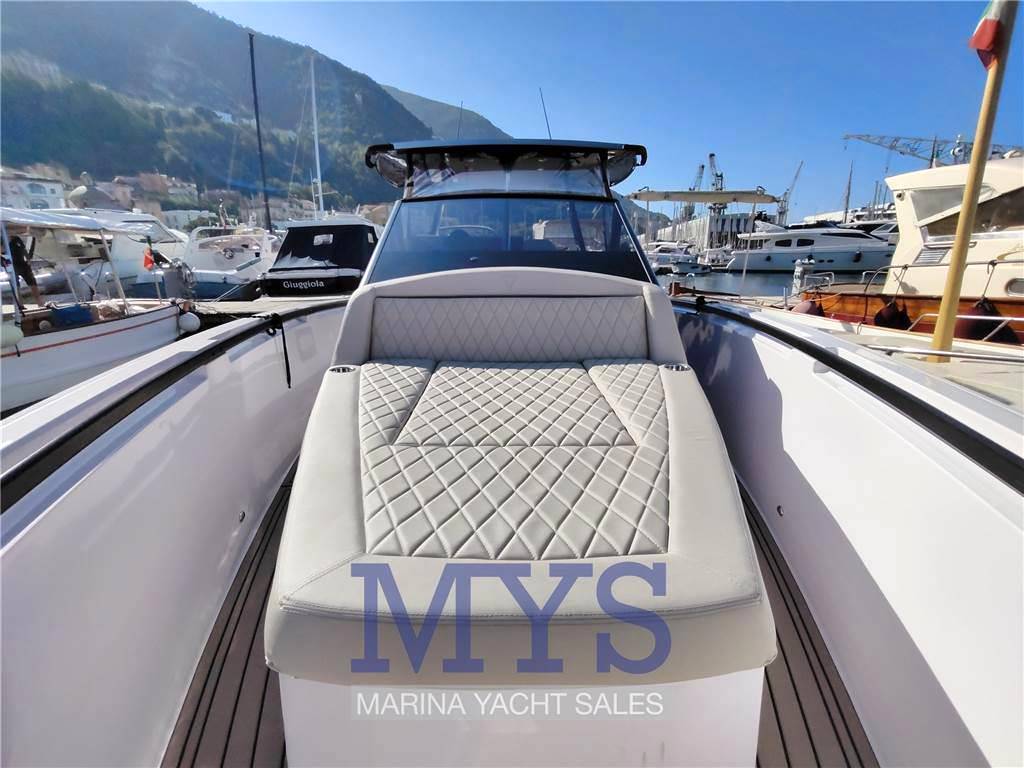 Virtue yachts V10 top