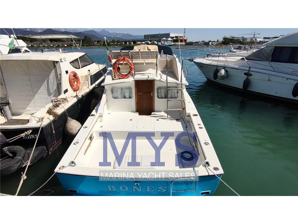 Bertram yacht 28 fly