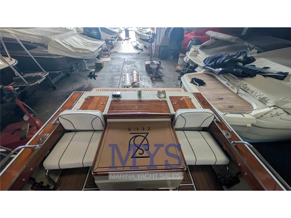 Boston whaler 22 outrage
