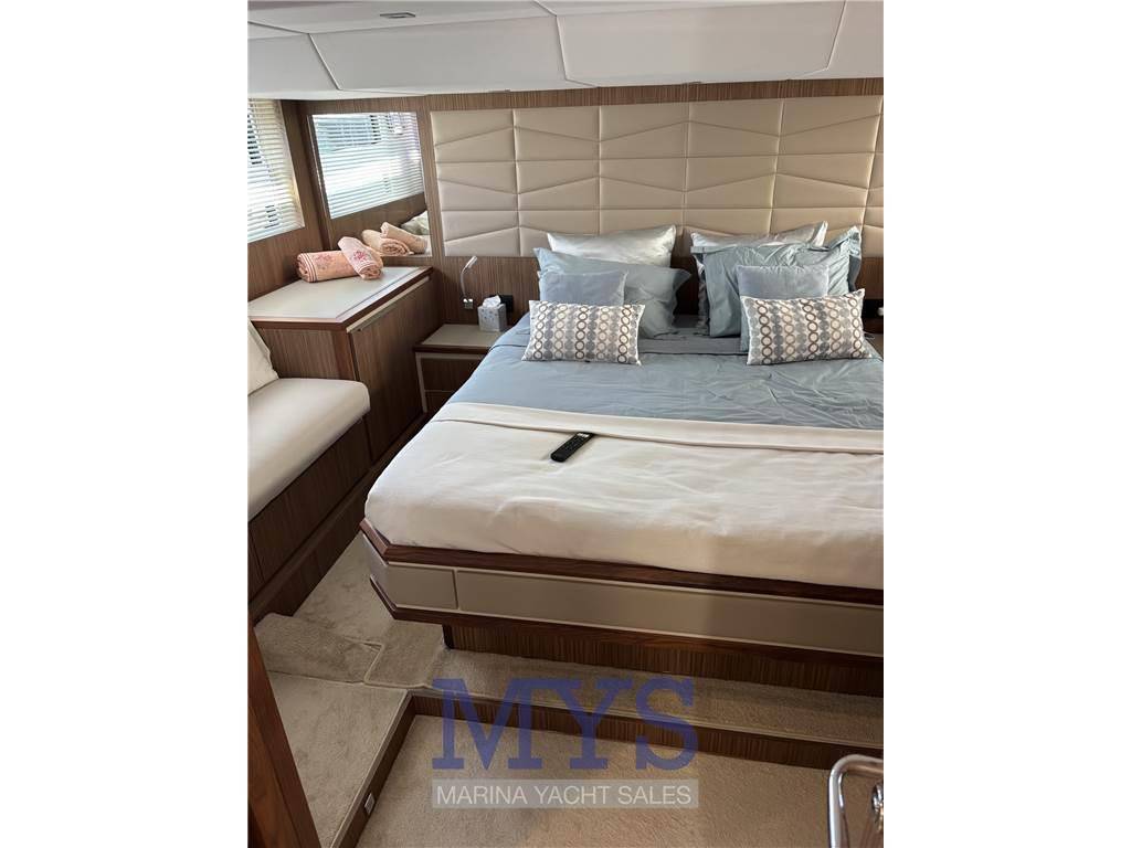 Cayman 520 fly