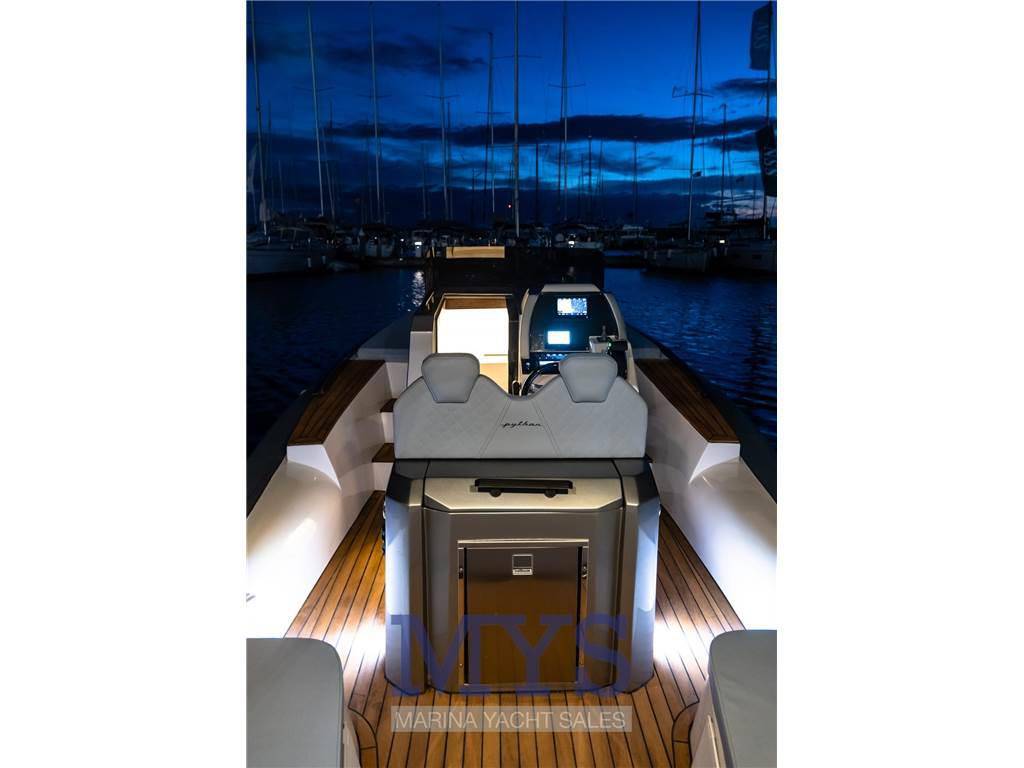 Python yacht 27s
