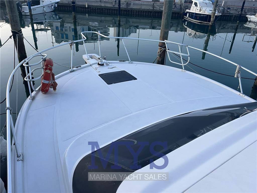 Luhrs 32 fly