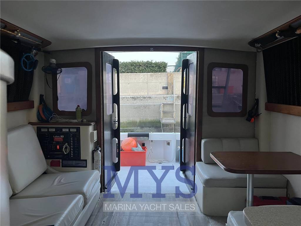 Luhrs 32 fly