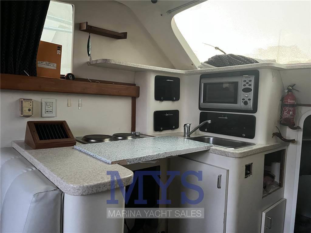 Luhrs 32 fly