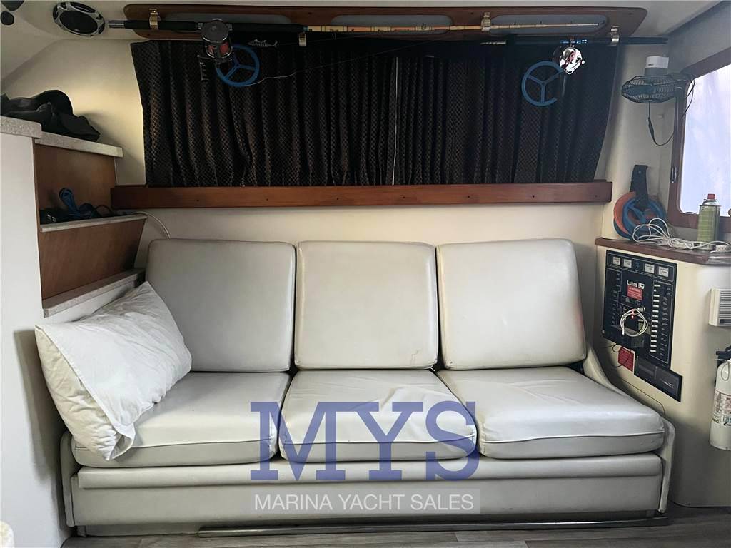 Luhrs 32 fly
