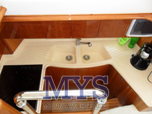 Azimut 46