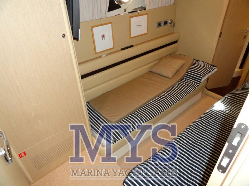 Ferretti 550