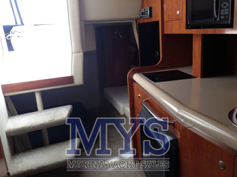 Cruiser yacht 300 express