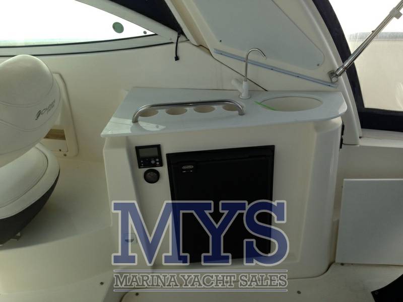 Cruiser yacht 300 express