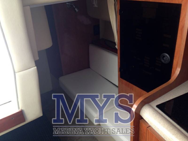 Cruiser yacht 300 express