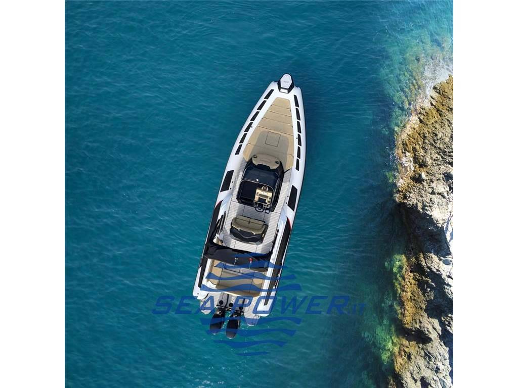 Ranieri international Cayman 35.0 executive charter