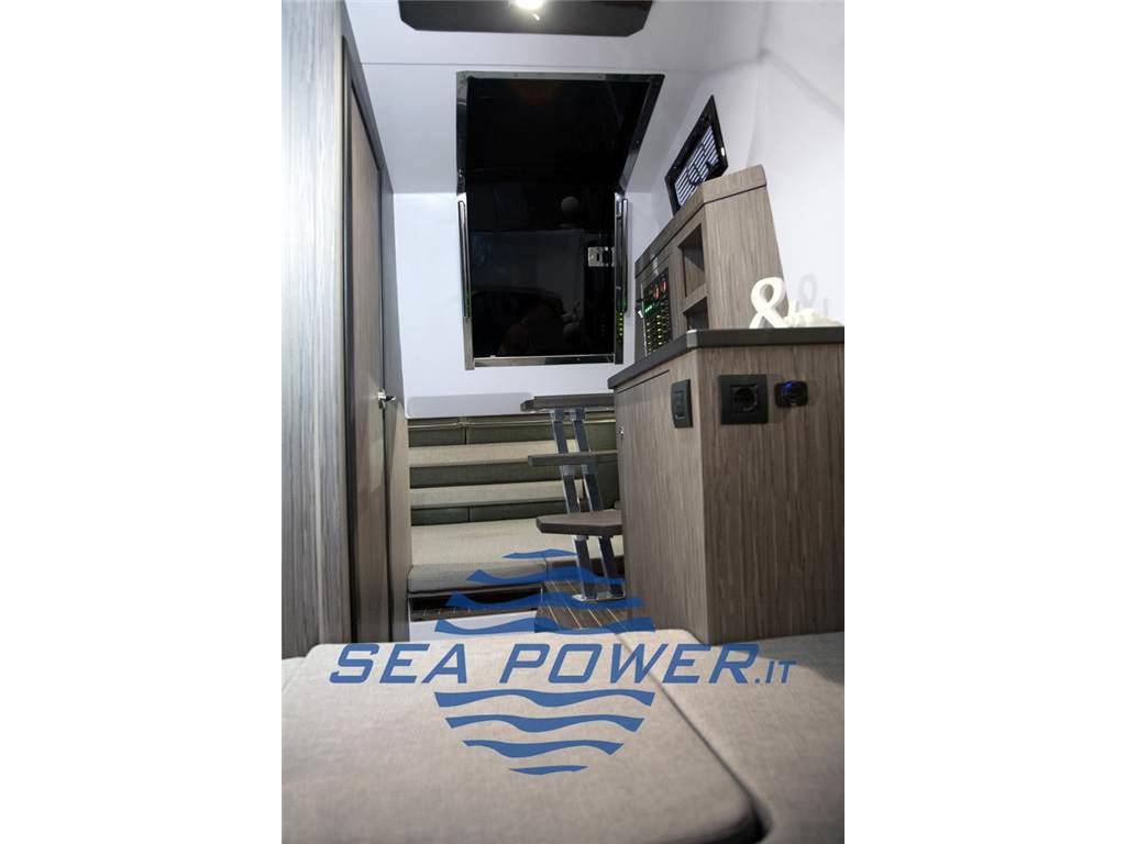Ranieri international Cayman 35.0 executive charter