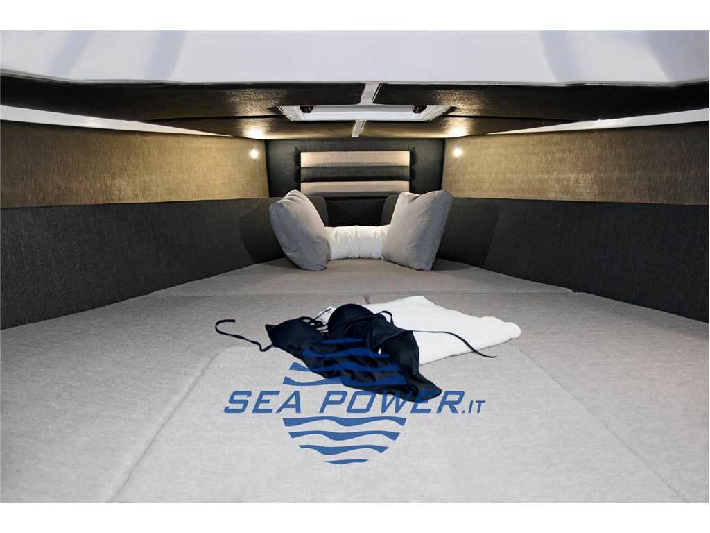 Ranieri international Cayman 35.0 executive charter
