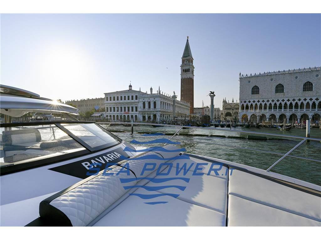 Bavaria Sr 38 open top charter