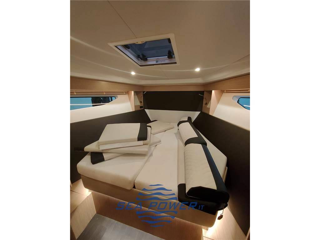 Bavaria Sr 38 open top charter