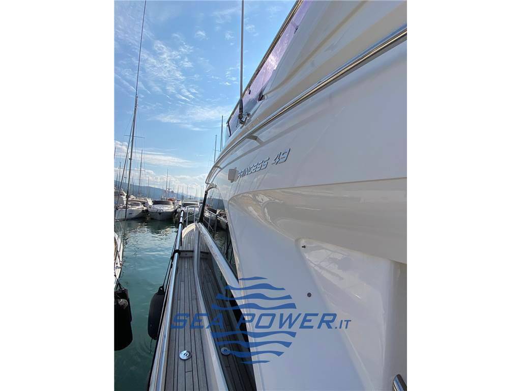 Princess yachts F 49