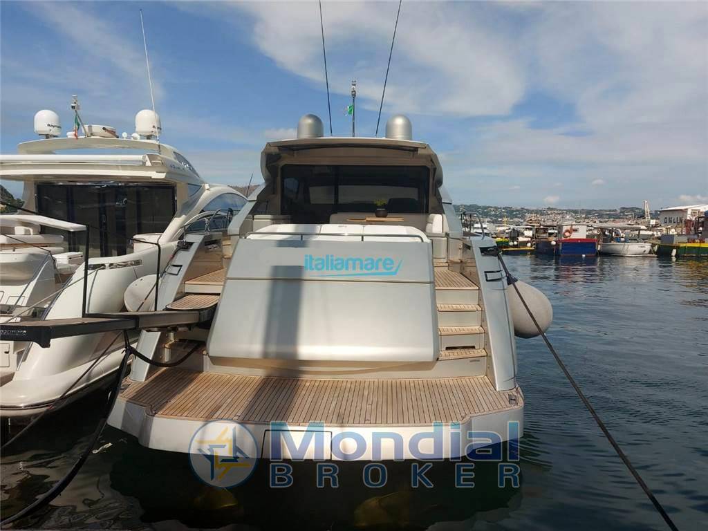 Pershing 64'