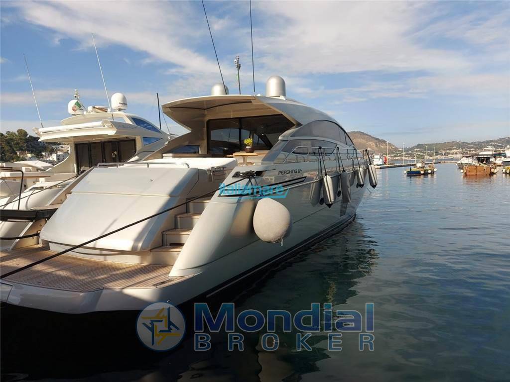 Pershing 64'