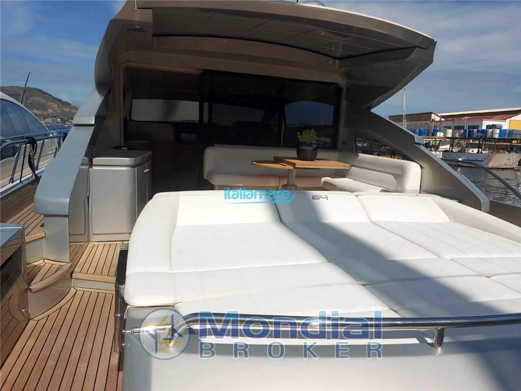 Pershing 64'