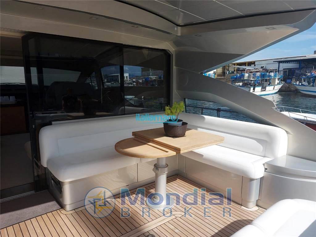 Pershing 64'