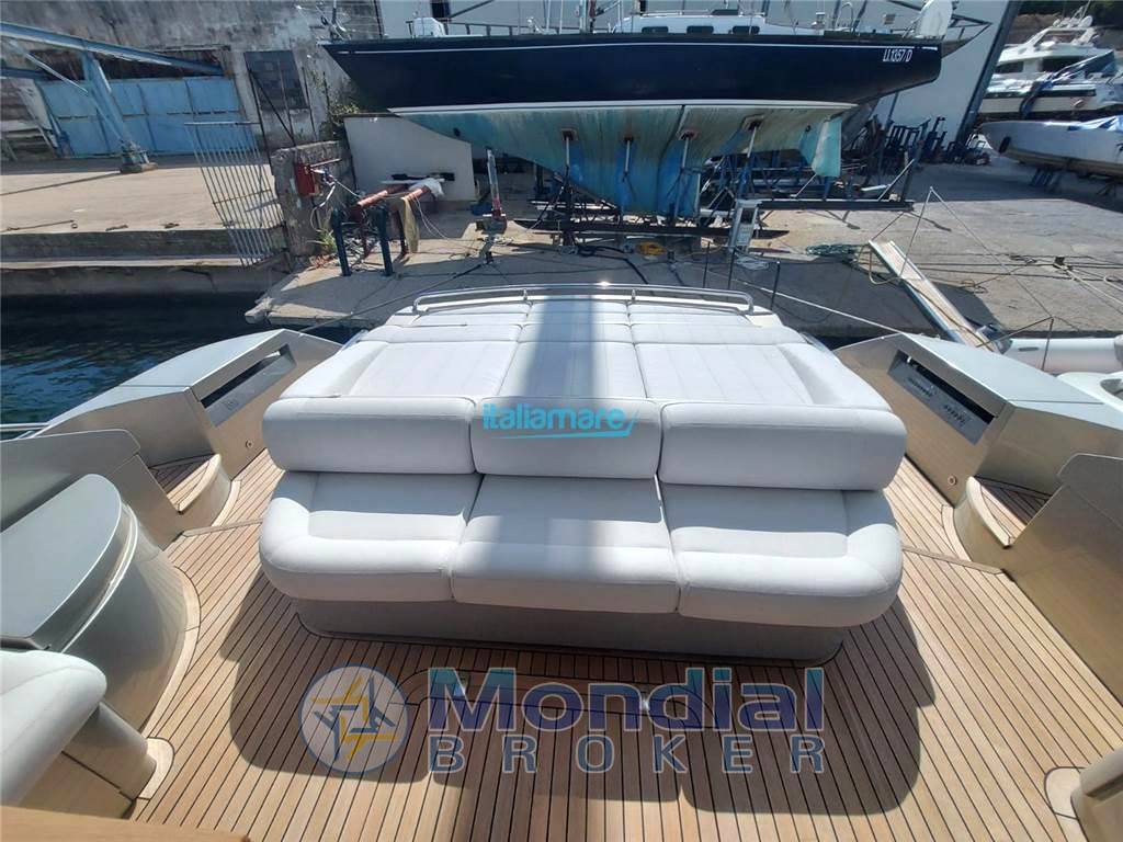 Pershing 64'