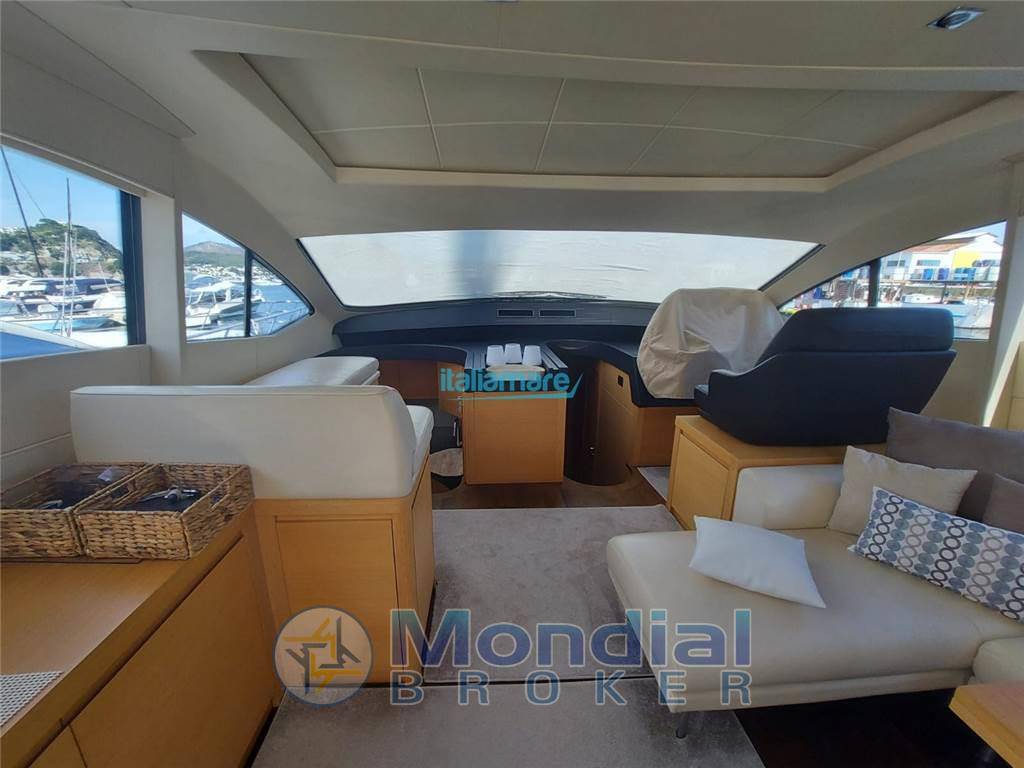 Pershing 64'