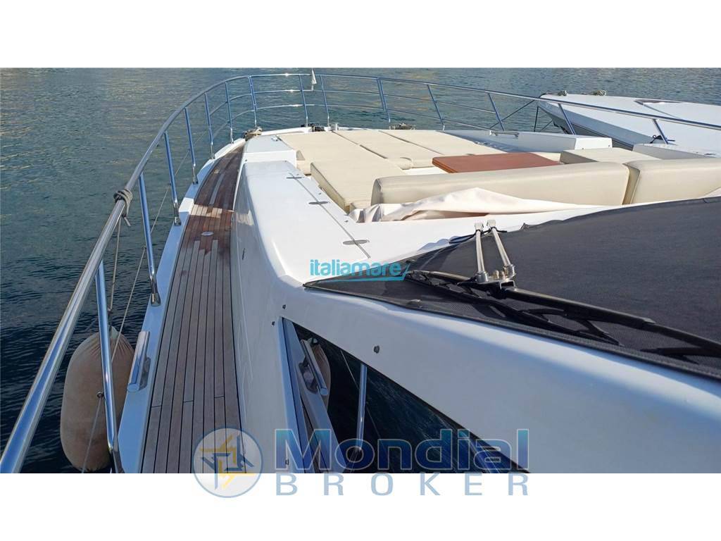 Azimut 77s
