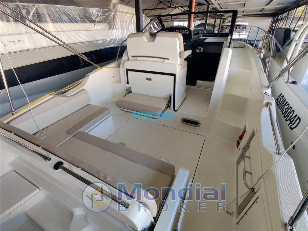Quicksilver Active 875 sundeck