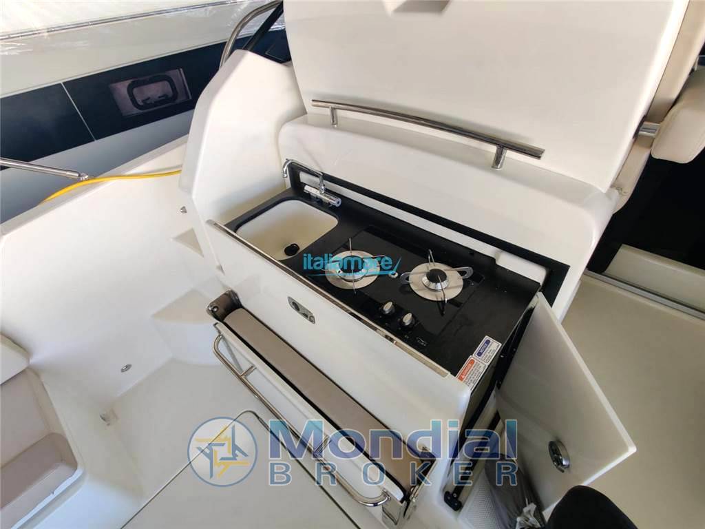 Quicksilver Active 875 sundeck