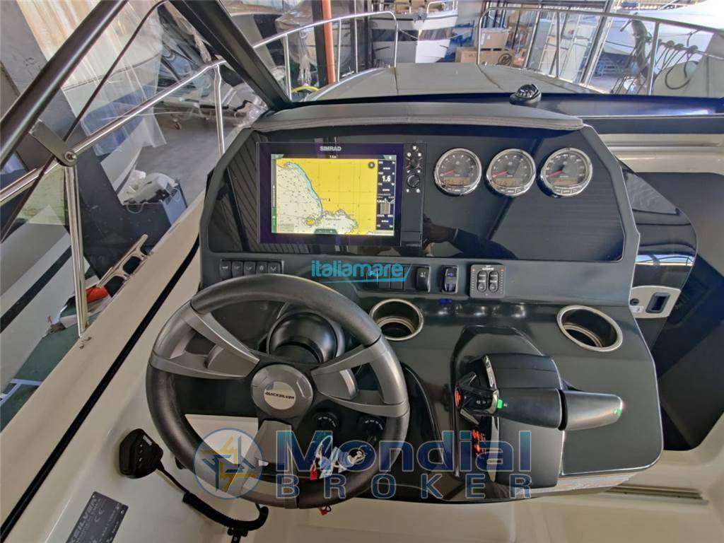 Quicksilver Active 875 sundeck