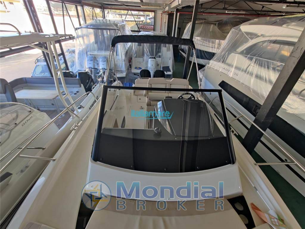 Quicksilver Active 875 sundeck
