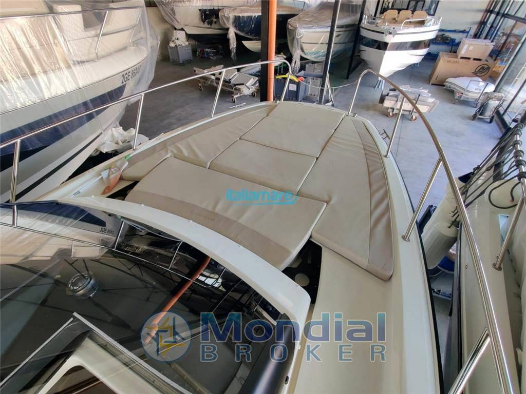 Quicksilver Active 875 sundeck