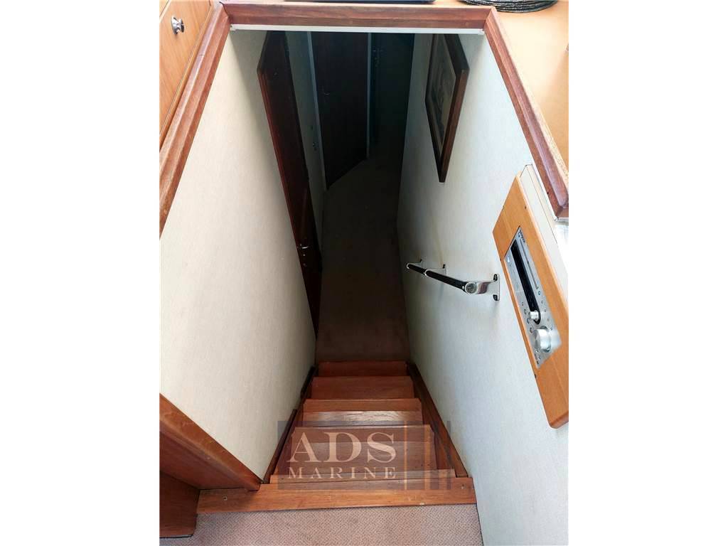 Hatteras 52