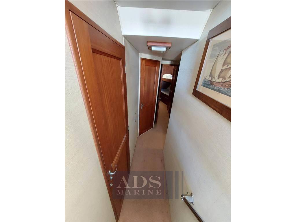 Hatteras 52