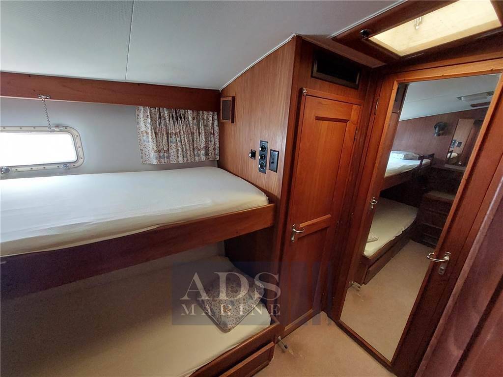 Hatteras 52