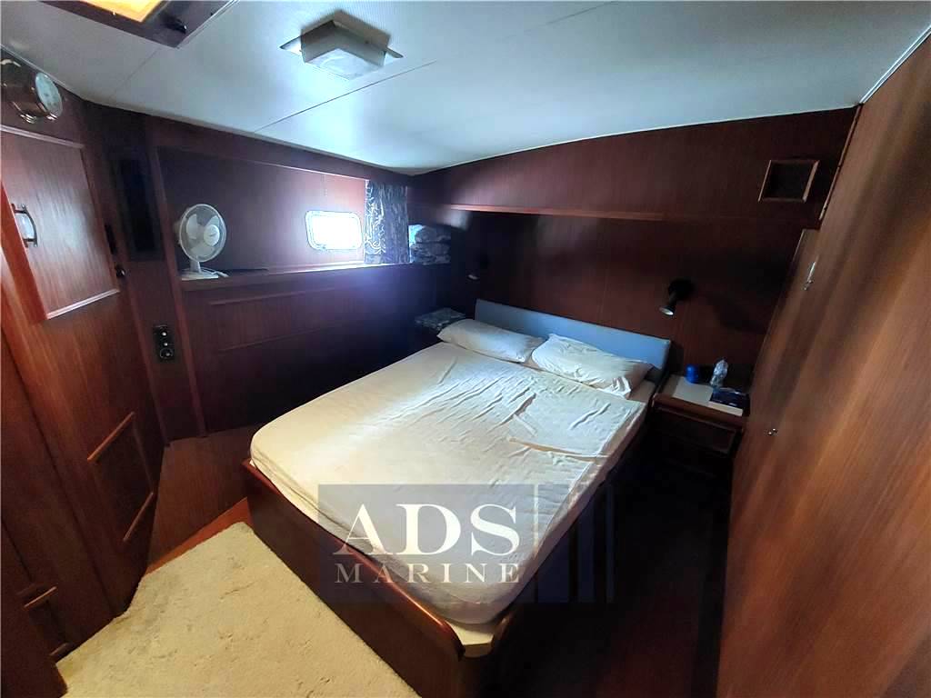 Hatteras 52