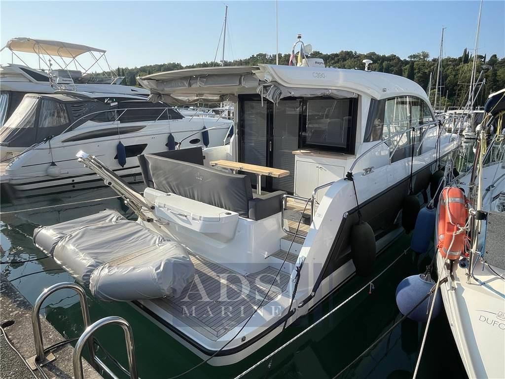 Sealine C390